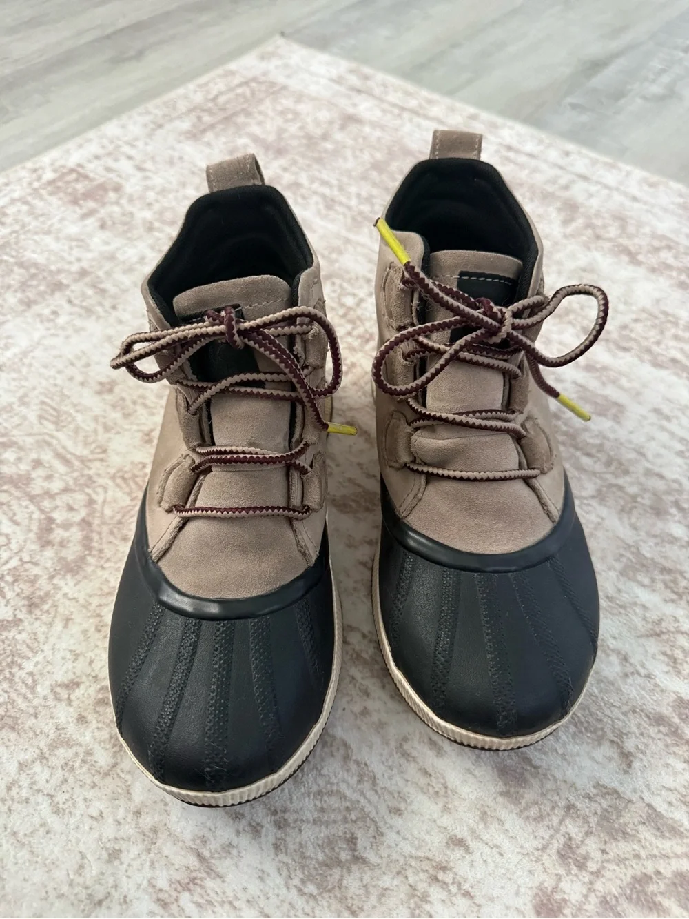 Sorel Taupe and Black Leather Waterproof Duck Boots women’s 7
